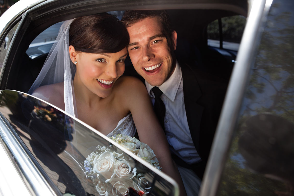 Wedding couple in sedan